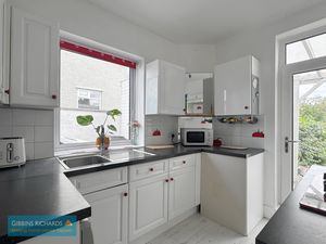 Kitchen- click for photo gallery